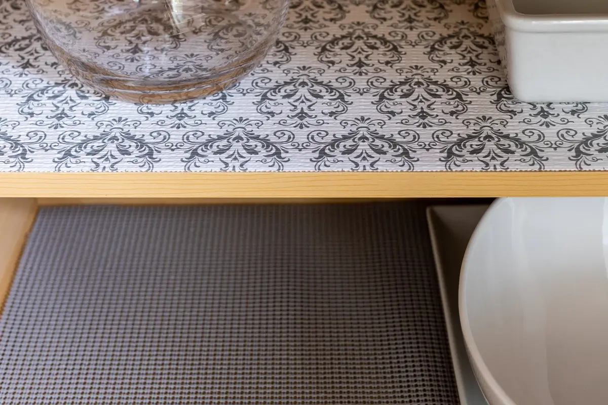 Duck Smooth Top EasyLiner, 12-inch x 10 Feet, Grey Damask | Non-Adhesive, Easy to Clean & Style (70-120 chars) - view 7