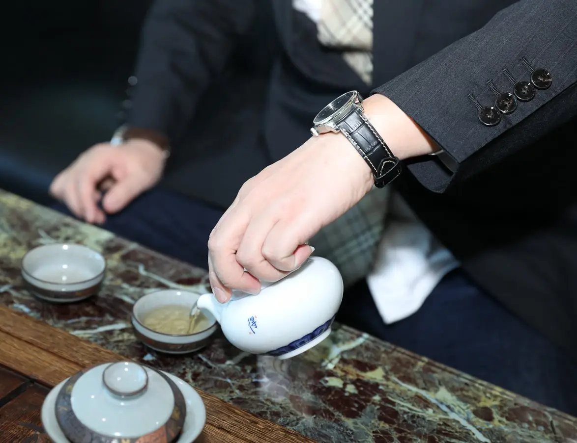 iStrap 18mm Alligator Grain Leather Watch Band with Deployment Clasp | Classic Elegance for Men & Women - view 7