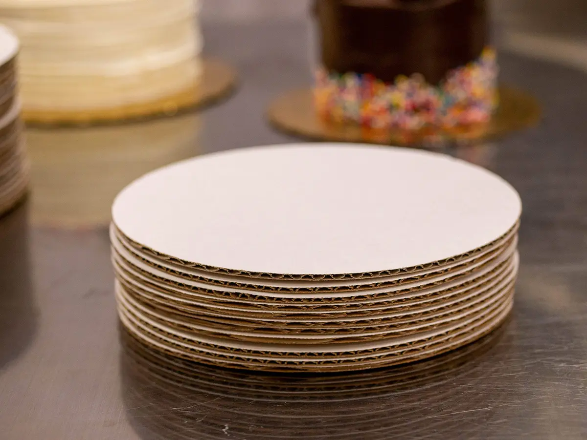 Southern Champion Tray 16" Mottled Corrugated Cake & Pizza Circles | Uncoated Single Wall, White, Case of 100 - view 2