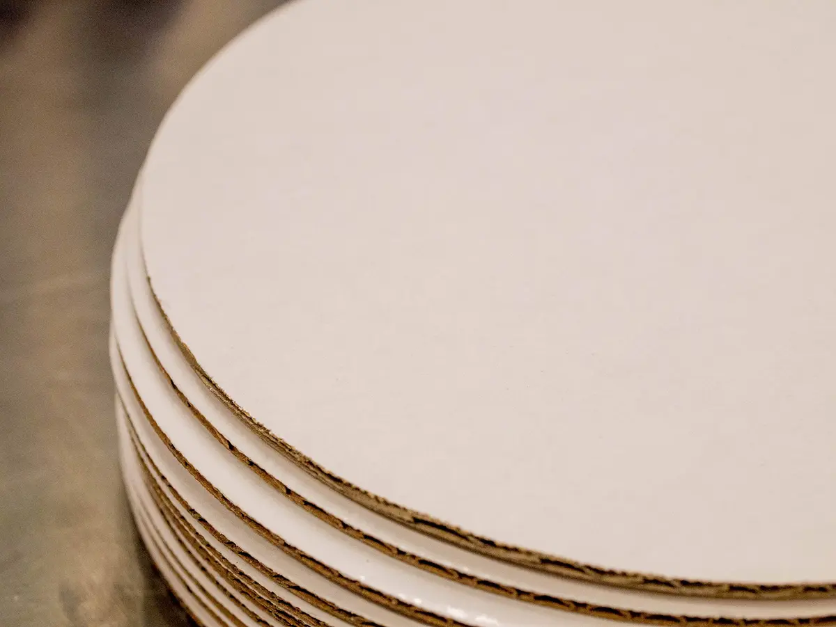 Southern Champion Tray 16" Mottled Corrugated Cake & Pizza Circles | Uncoated Single Wall, White, Case of 100 - view 3