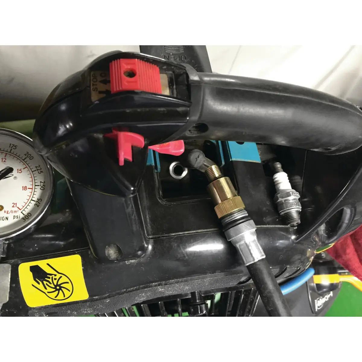 Performance Tool W80577 Compression Tester Spark Plug Adapter Set | Wide Compatibility, Durable Rubber Seals, High-Quality Materials - view 5