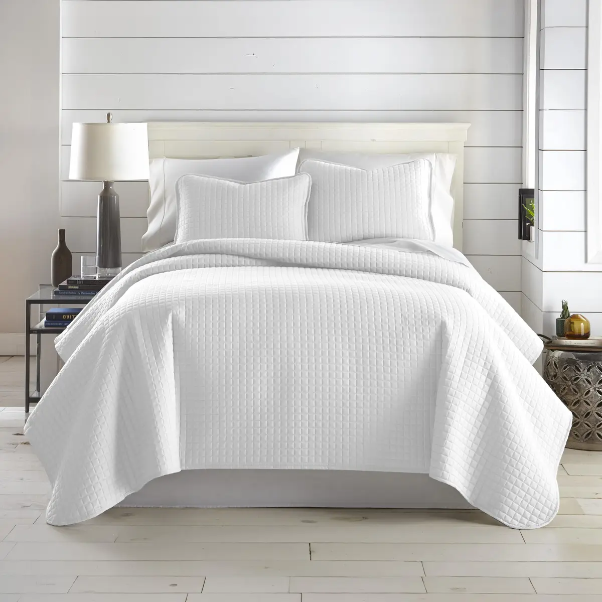 Southshore Fine Living, Inc. Oversized White Queen Quilt Bedding Set with 2 Shams | Microfiber, All Seasons, Full/Queen - main product image
