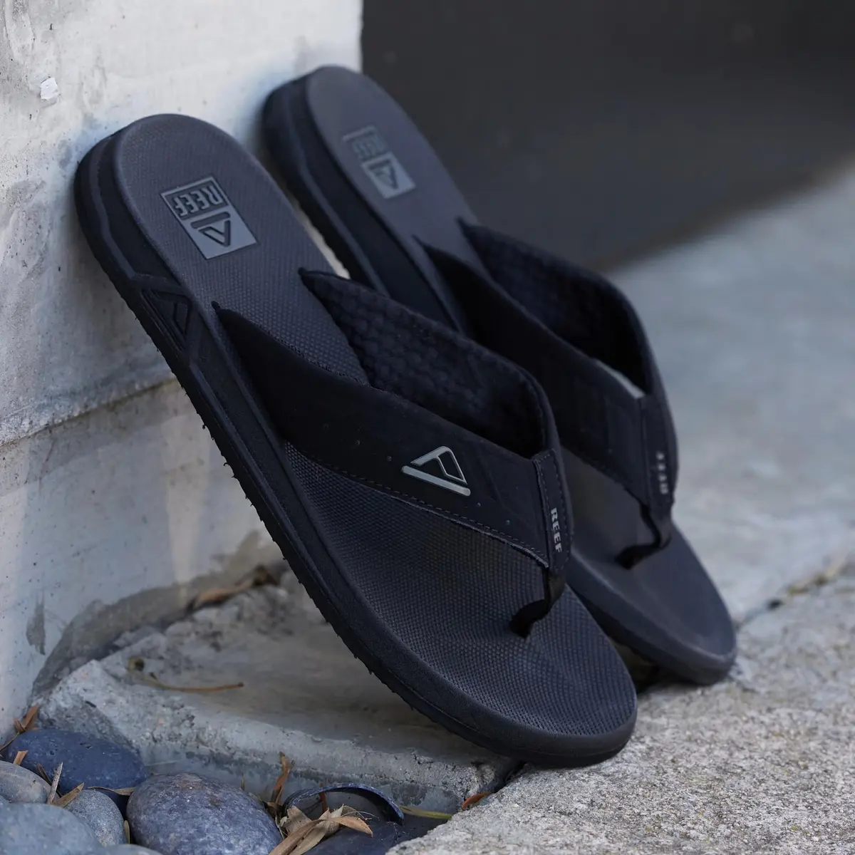 Reef Phantoms Mens Beach Flip Flop Water Friendly Supportive Molded Footbed Brown 9 - view 3