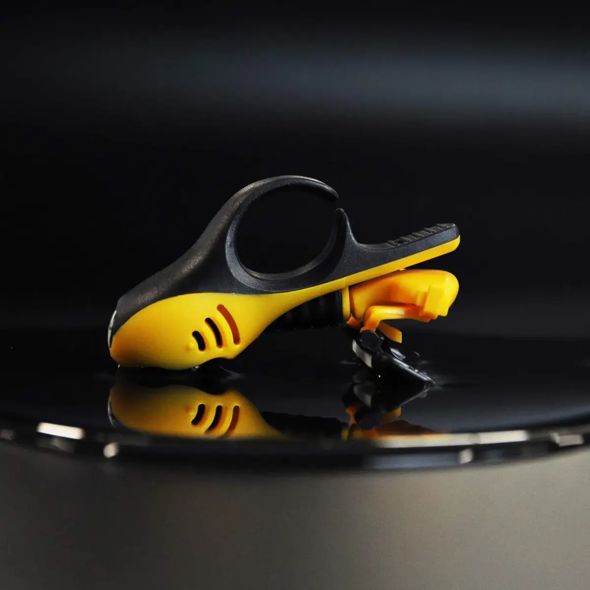HeadBlade Moto Men's Head and Skull Shaving Razor - Revolutionary Dual Active Suspension | Award-Winning Design - view 3