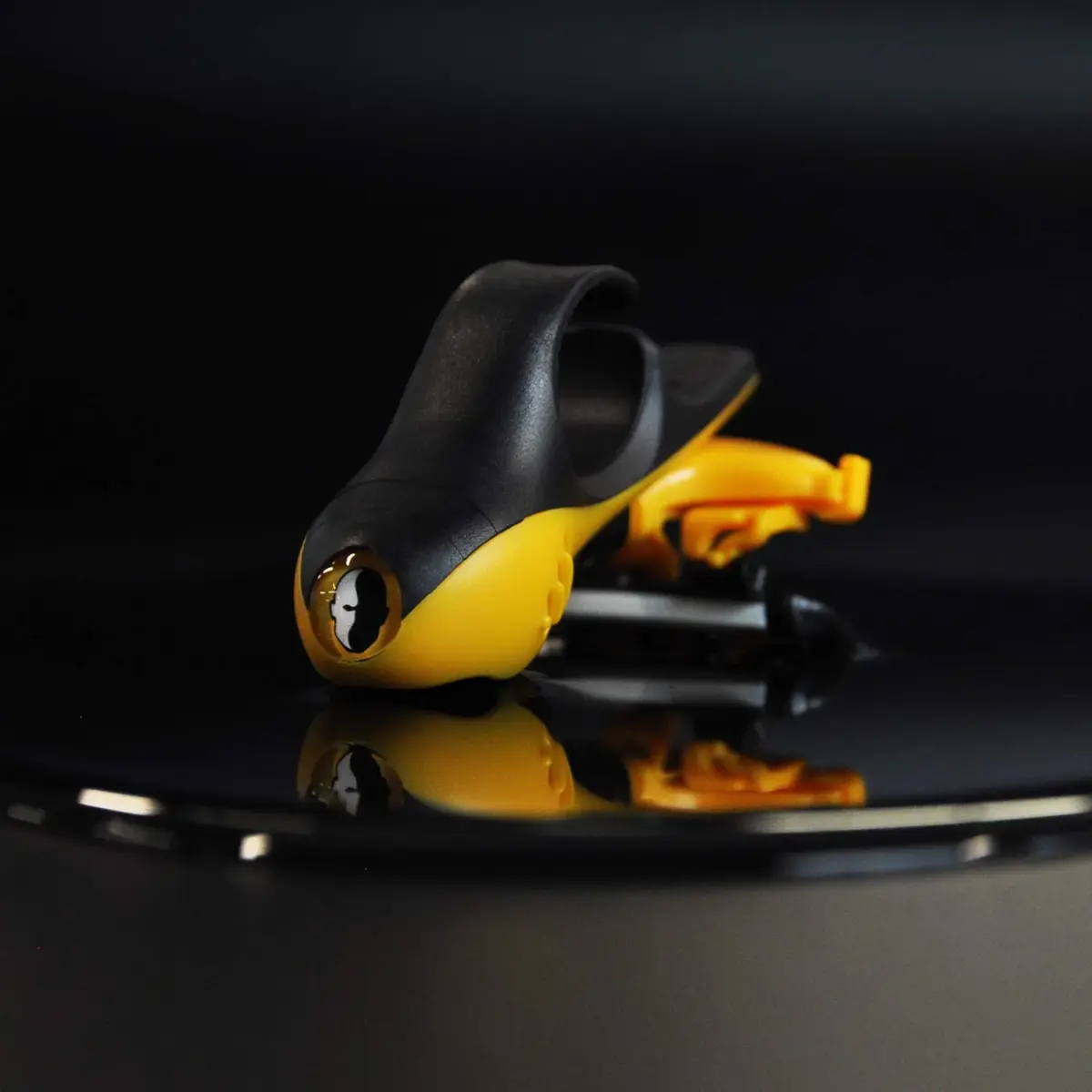 HeadBlade Moto Men's Head and Skull Shaving Razor - Revolutionary Dual Active Suspension | Award-Winning Design - view 4
