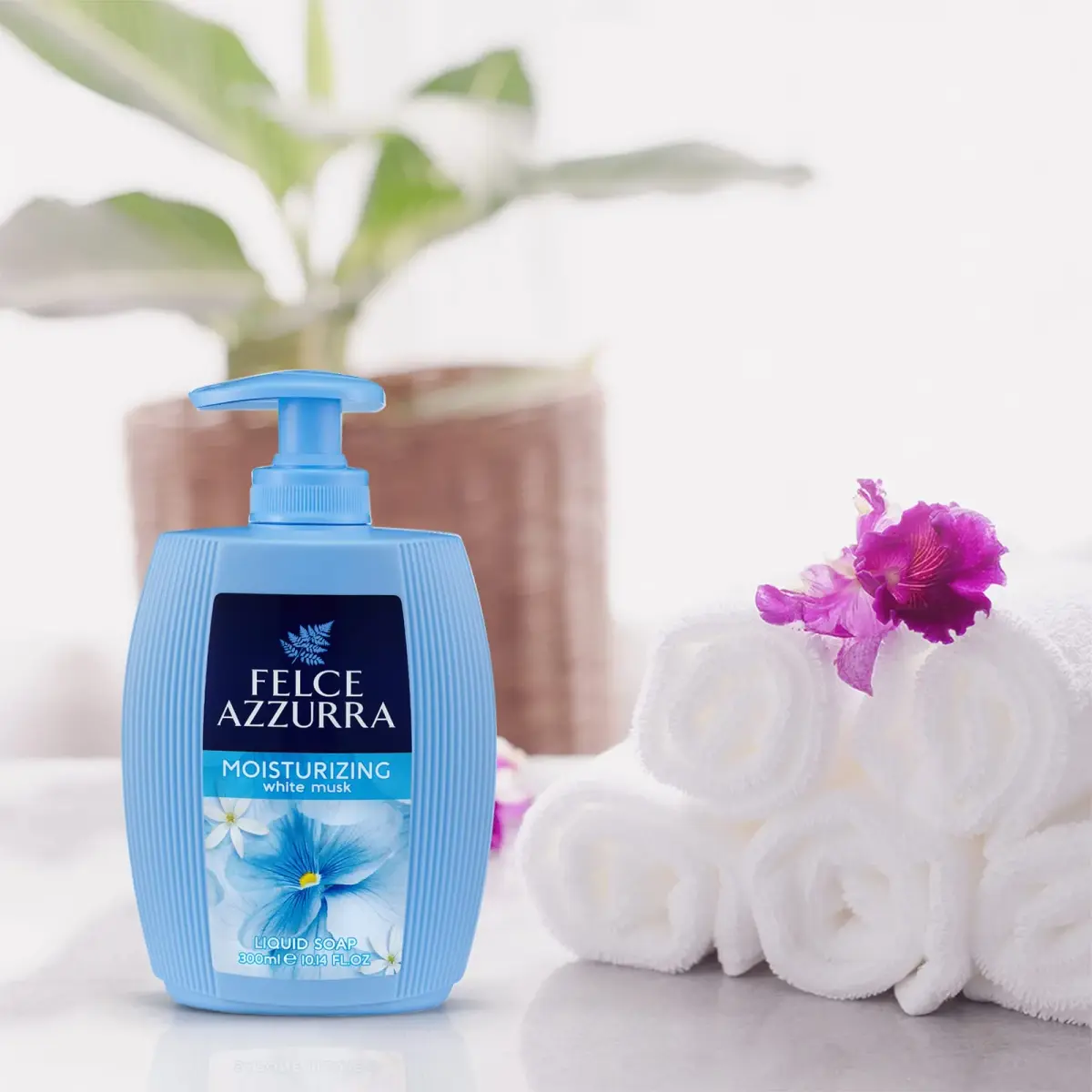Felce Azzurra White Musk Delicate Essence Liquid Soap 299.88ml (10.14 Oz) | Gentle Cleansing for All Skin Types - view 2