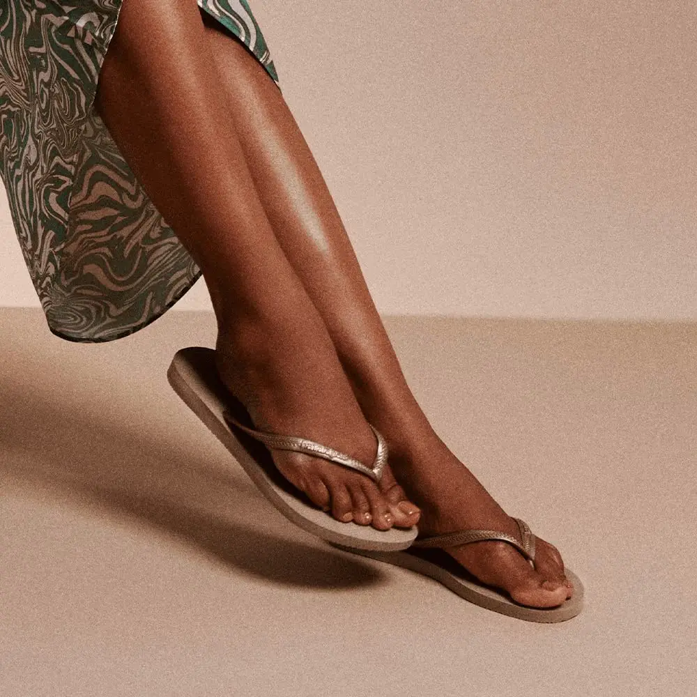 Havaianas Women's Slim Sandal, Rose Gold, 37/38 BR (7-8 M US) | Minimalist & Durable Rubber Flip Flop - view 2