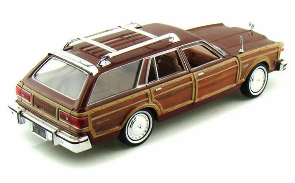 Motormax 1/24 Scale Diecast Model Car Chrysler LeBaron Town & Country Wagon, Red with Woodie Siding | 8" Length, Opening Doors & Hood - view 2