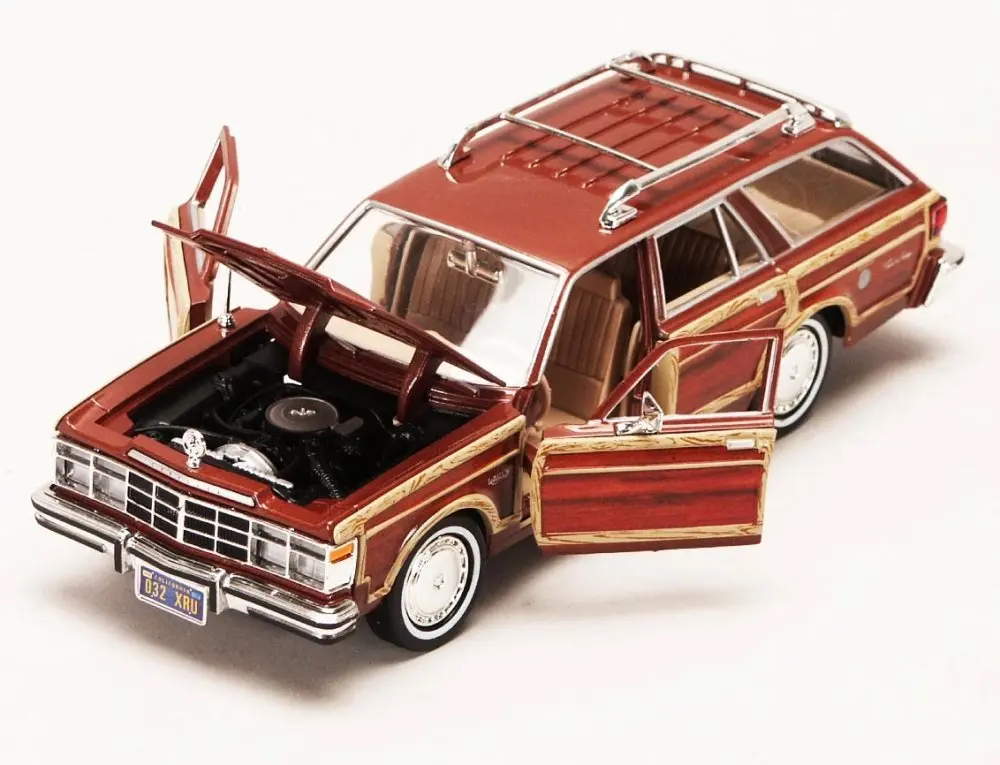 Motormax 1/24 Scale Diecast Model Car Chrysler LeBaron Town & Country Wagon, Red with Woodie Siding | 8" Length, Opening Doors & Hood - view 4
