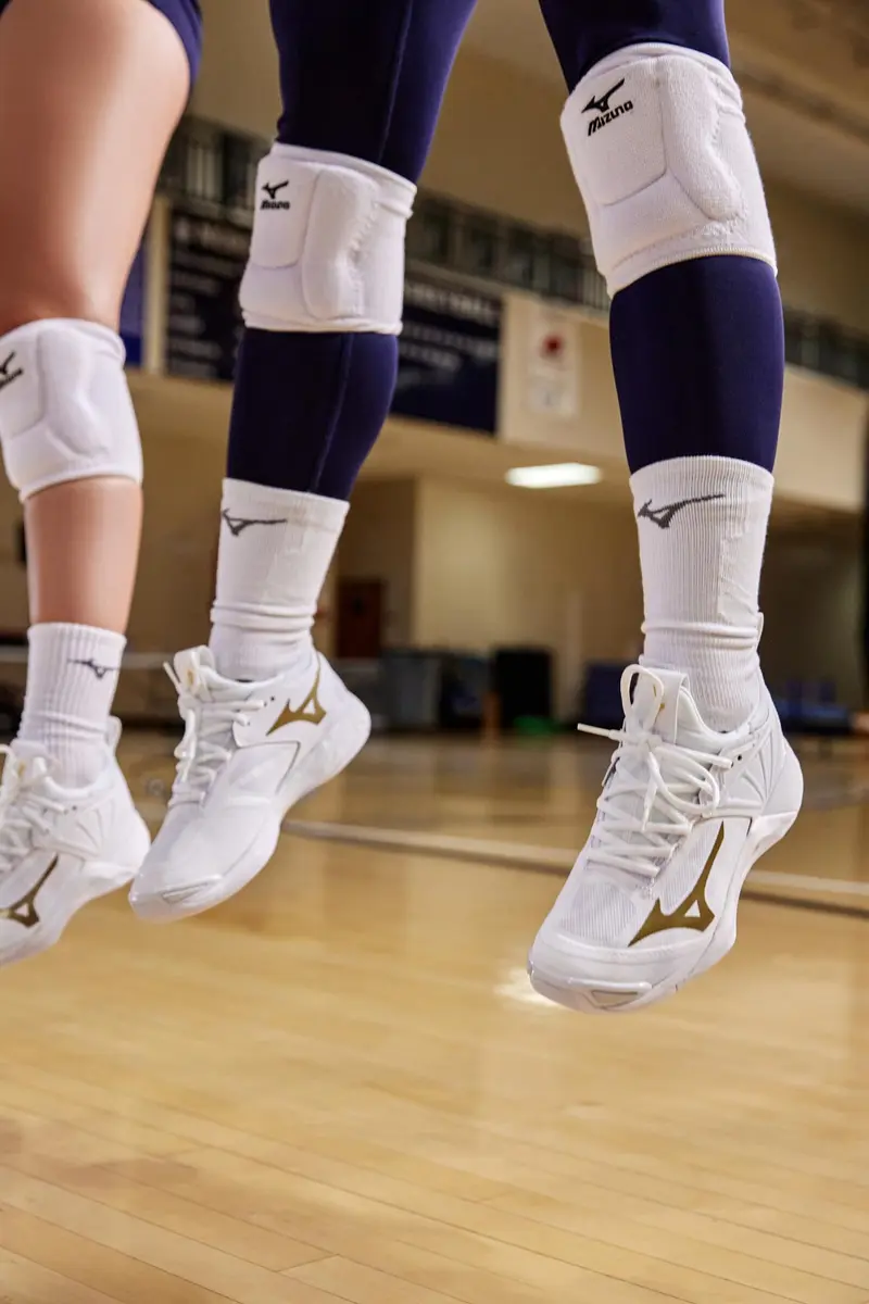 Mizuno Elite 9 SL2 Volleyball Kneepad White Small | Low Profile, Moisture-Wicking Fit - view 4