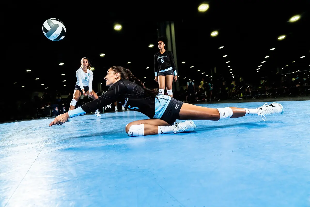 Mizuno Elite 9 SL2 Volleyball Kneepad White Large | Low Profile, Moisture-Wicking Fit - view 3