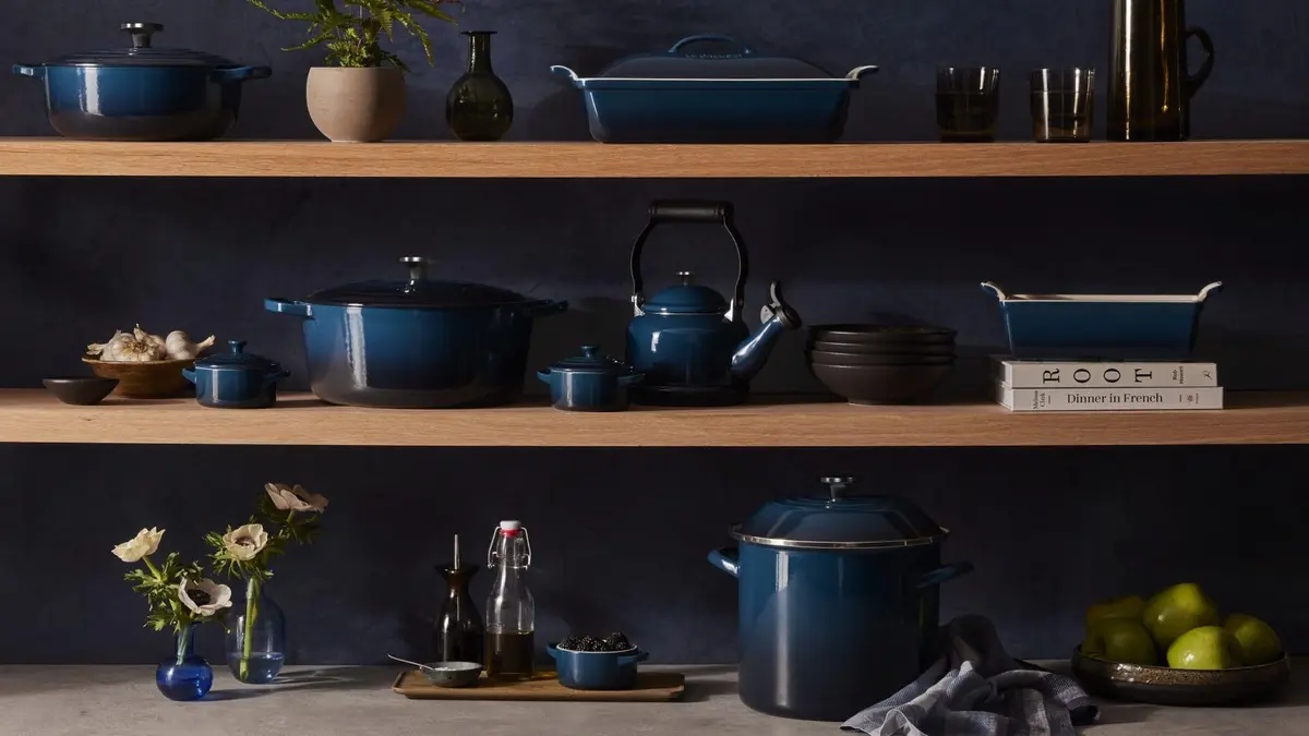 Le Creuset Stoneware Heritage Loaf Pan, 9" x 5" x 3" (1.4L) | Nonstick, Oven & Freezer Safe - view 4