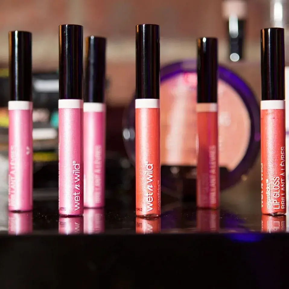 wet n wild MegaSlicks Lip Gloss Red Cherish | Ultra-Glossy, Vitamin-E Enriched, Vegan (16.26 ml / 0.55 Fl Oz) - view 9