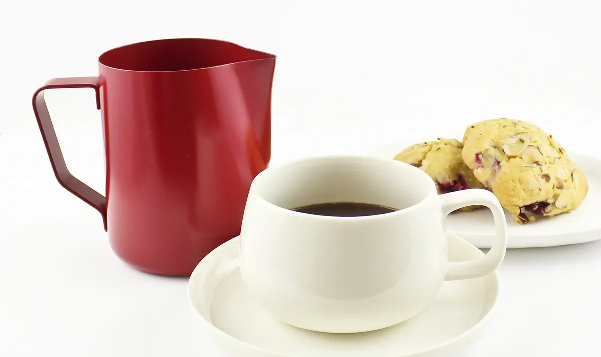 Zoie + Chloe 20 oz Non-Stick Stainless Steel Milk Steaming & Frothing Pitcher | Perfect for Coffee & Latte (70-120 chars) - view 3