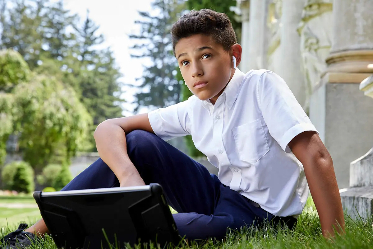 French Toast Boys' Short Sleeve Oxford Dress Shirt 14 Husky | Wrinkle-Free Cotton Blend for School & Casual Wear - view 3