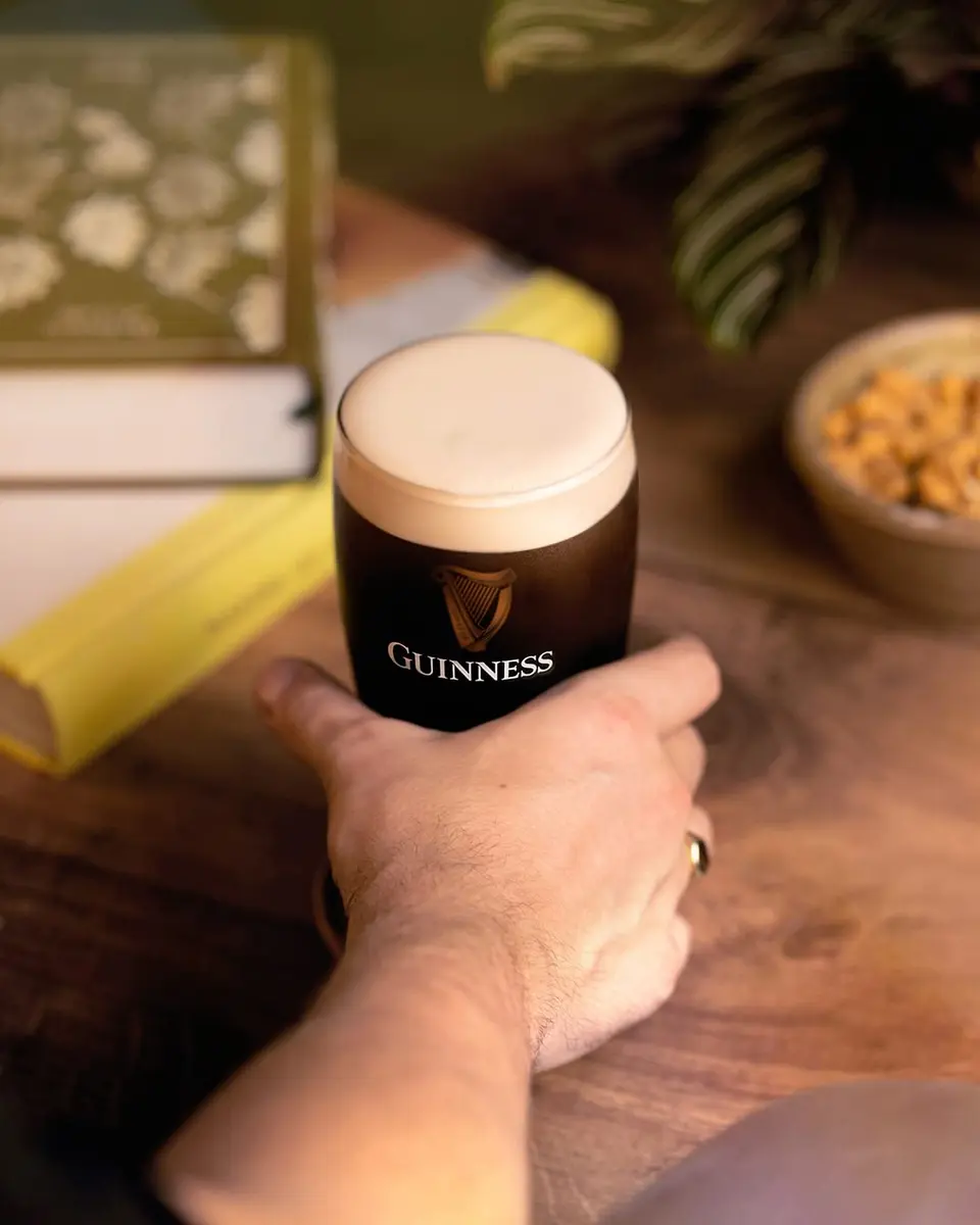 Guinness Gravity Official Beer Pint Glass 591ml (20 Fl Oz) | Authentic Irish Barware - view 4