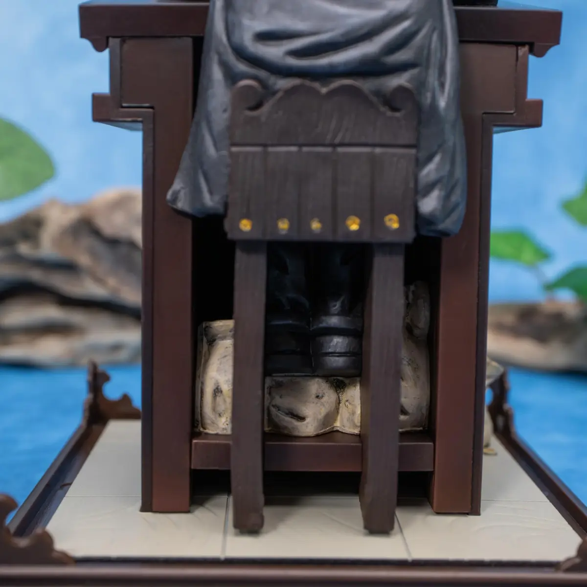 The Noble Collection Harry Potter Magical Creatures No.10 Gringotts Goblin 17.78cm (7in) Display Case | Officially Authorized Warner Brothers Collectible - view 8