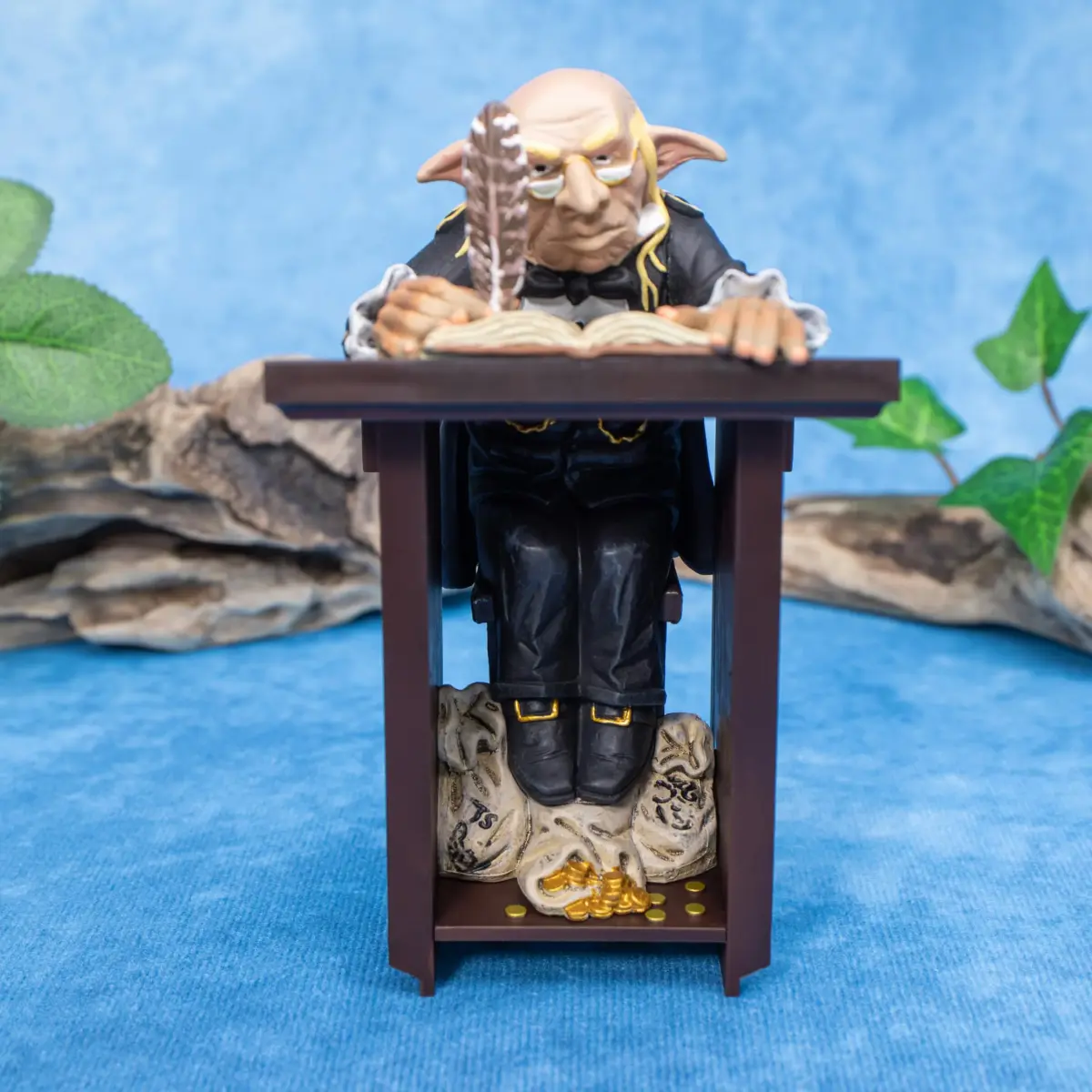 The Noble Collection Harry Potter Magical Creatures No.10 Gringotts Goblin 17.78cm (7in) Display Case | Officially Authorized Warner Brothers Collectible - view 9