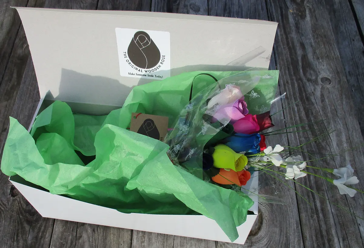 The Original Wooden Rose Assorted Colors Floral Flower Bouquets in a Gift Box (1 Dozen) Brighten your home or office with vibrant birch wood roses, maintenance-free and perfect for gifting - view 5