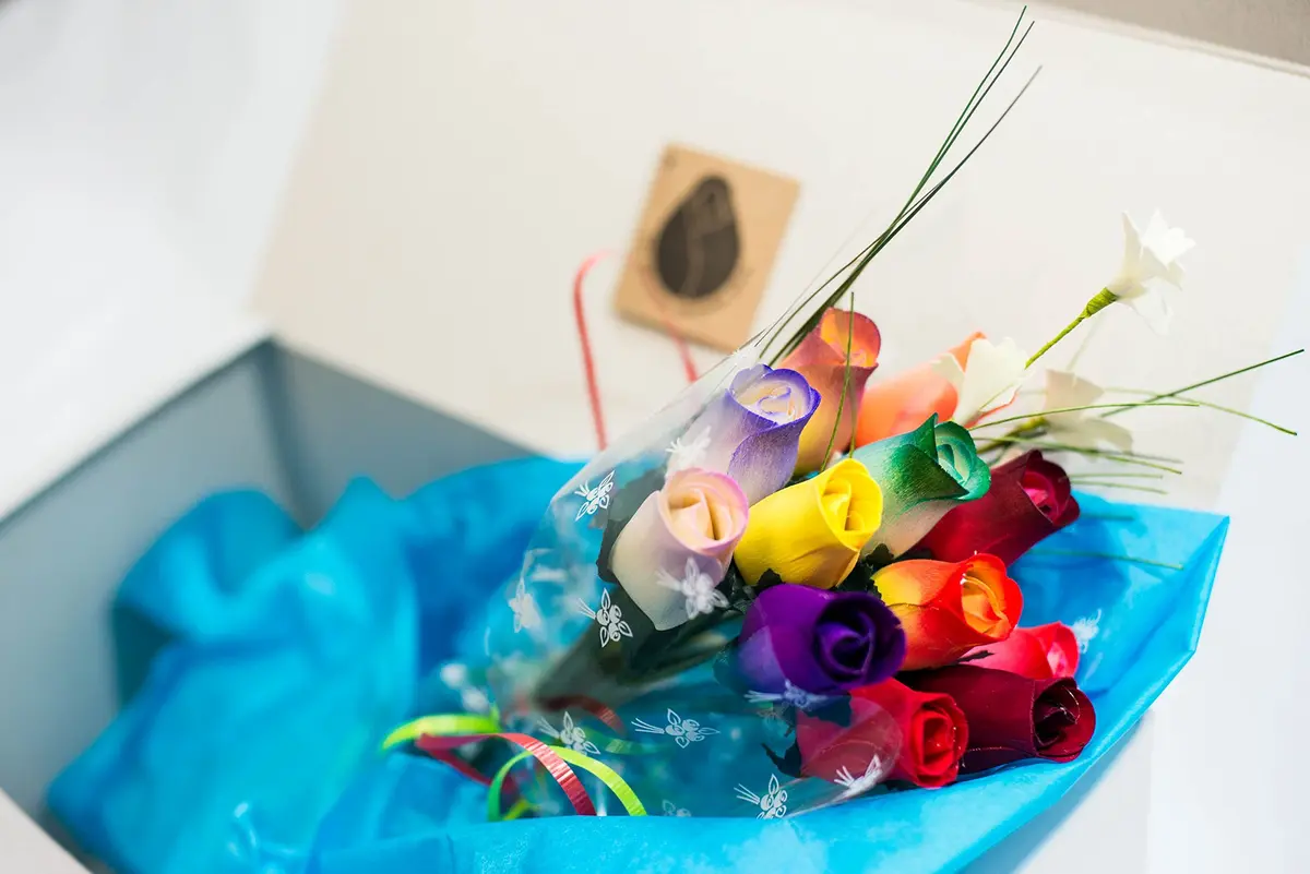 The Original Wooden Rose Assorted Colors Floral Flower Bouquets in a Gift Box (1 Dozen) Brighten your home or office with vibrant birch wood roses, maintenance-free and perfect for gifting - view 6