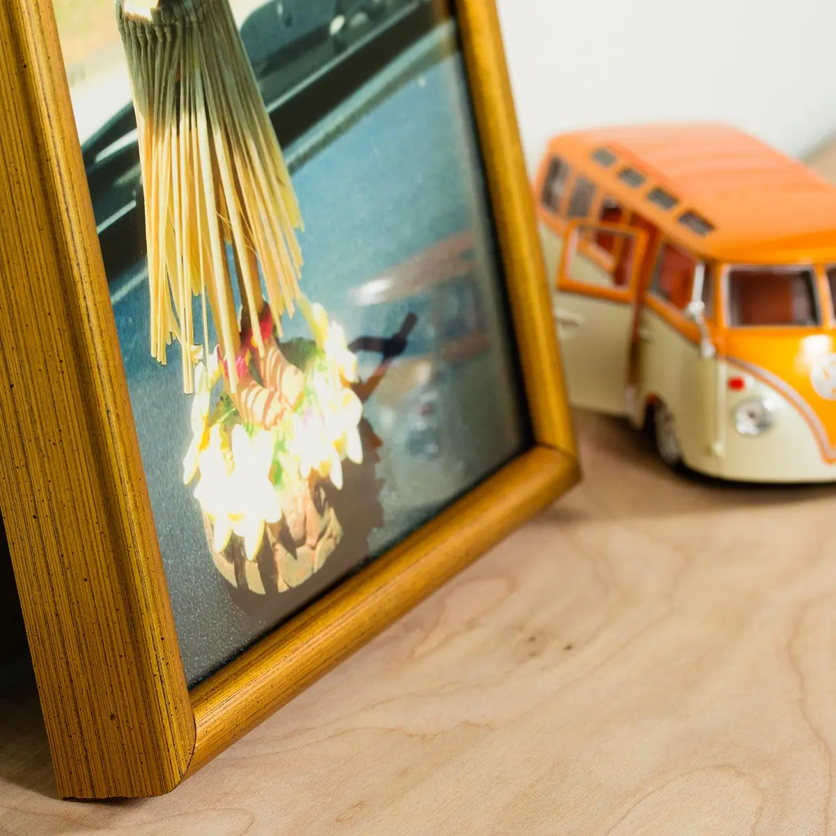 Craig Frames Bullnose 8x10-Inch Antique Gold Wall & Tabletop Picture Frame | Contemporary Solid Wood Profile - view 4