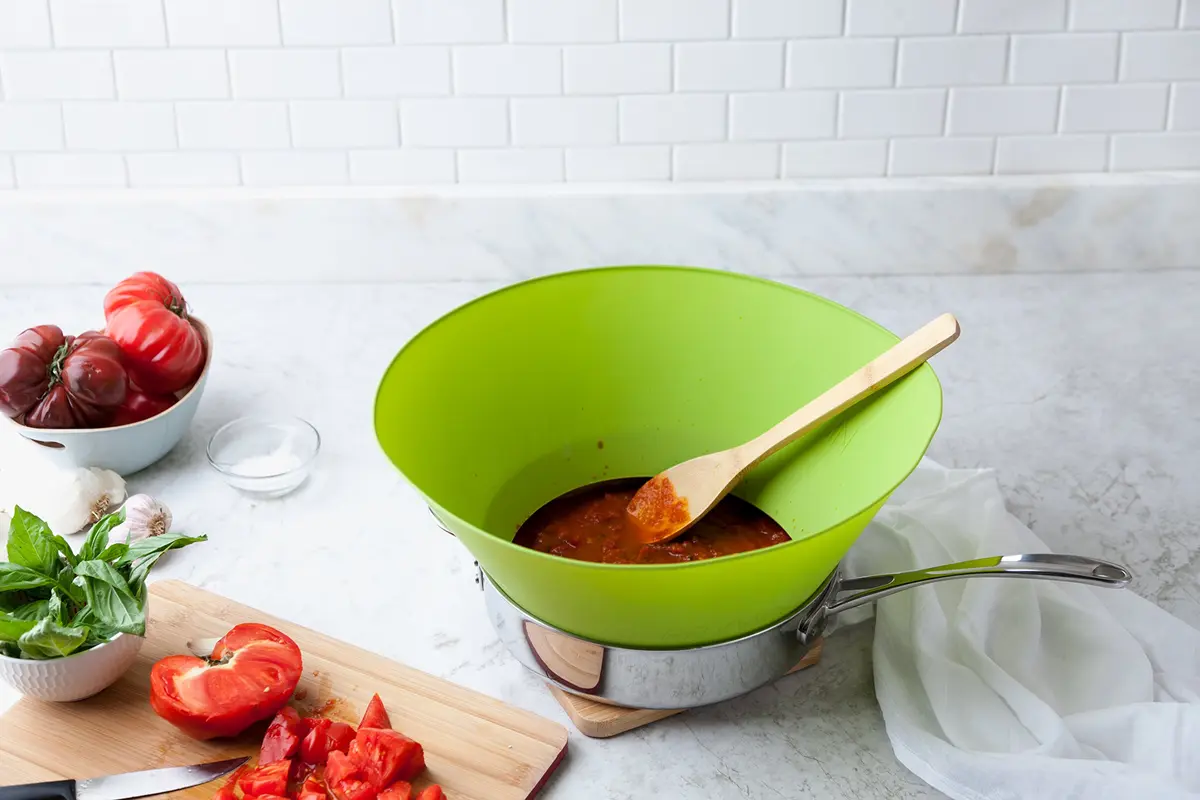 Frywall 10 (Medium) - Green - Splatter Guard | Protects stovetop, fits 10" pans, BPA-free silicone, dishwasher safe, rated to 450°F - view 3