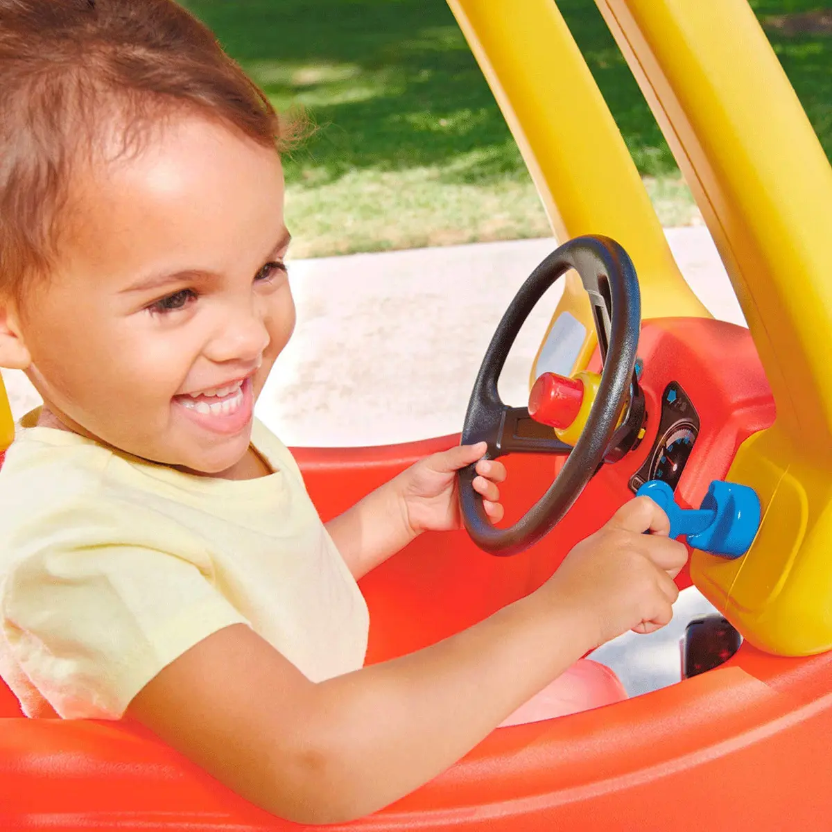 Little Tikes Cozy Coupe Ride-On Toy | Classic Design for Kids 1.5-5 Years (17.7kg) - view 4
