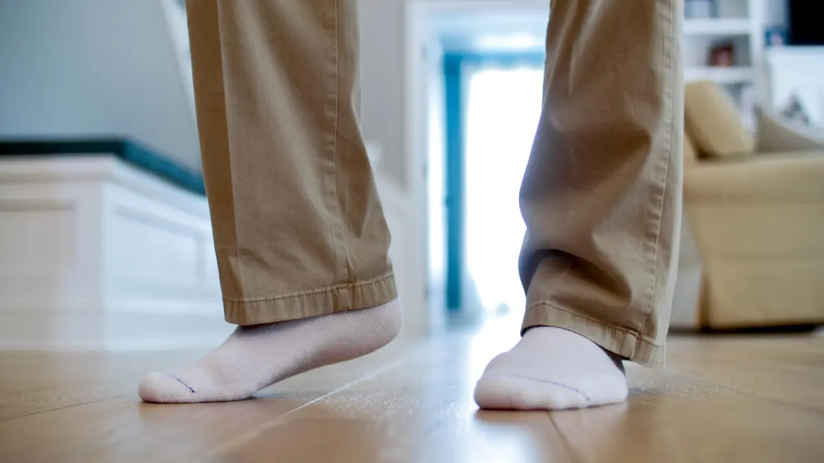 Dr. Scholl's Men's Diabetic & Circulatory Cushioned Socks | APMA Accepted, Non-Binding, Moisture-Wicking, Supportive Comfort (70-120 chars) - view 4