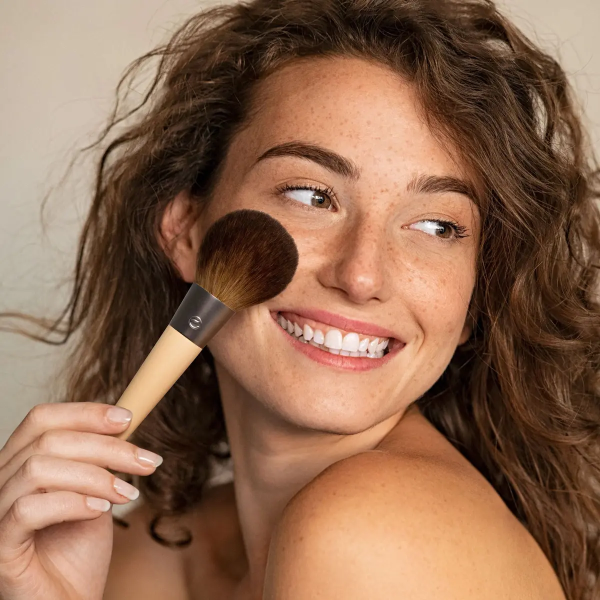 EcoTools Full Powder Brush 1 Count | Fluffy Makeup Brush for All-Over, Flawless Coverage - view 4