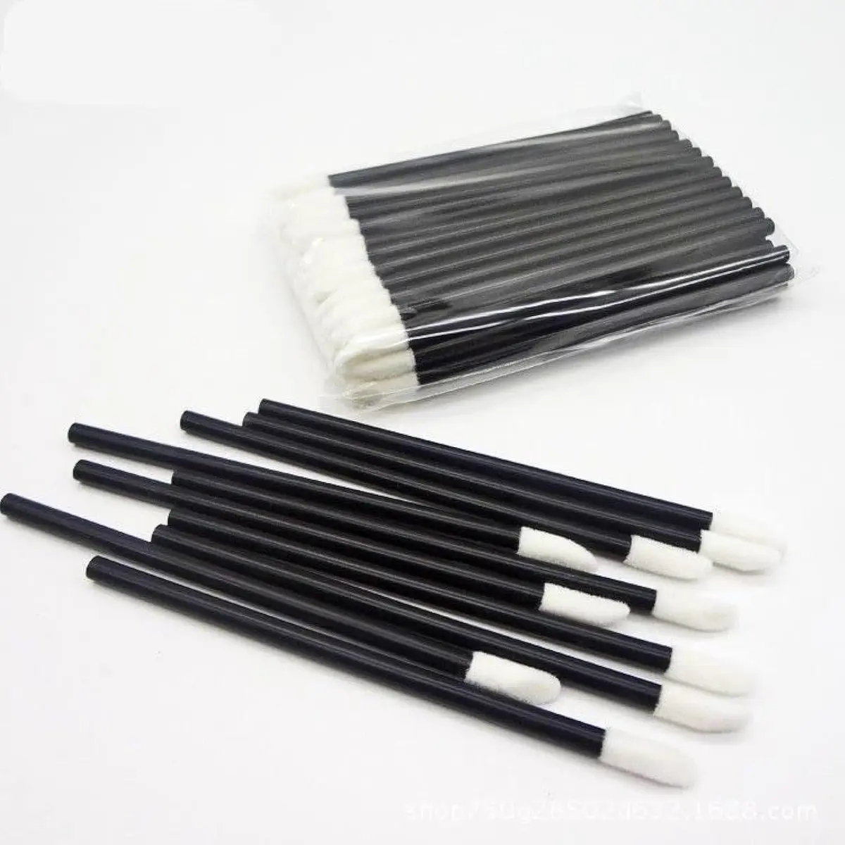 GoWorth Disposable Lip Brushes 200pcs | Smooth, hygienic lip gloss applicators for travel & professional use - main product image