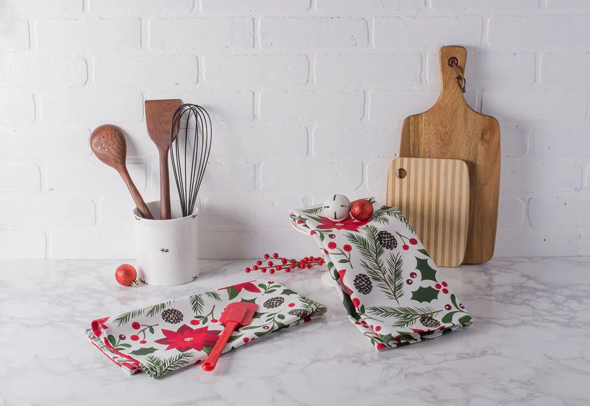 DII Christmas Kitchen Towel Set, Floral Tea Towels for Baking, Cleaning, Entertainment & Cooking, 18x28, Woodland Holiday, 2 Piece - view 5