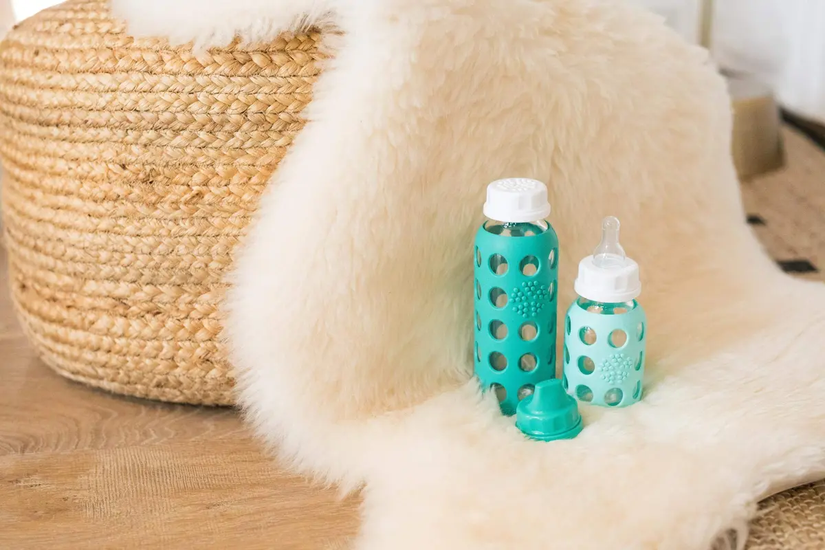 Lifefactory 9oz Glass Baby Bottle with Cap, Kale | Leakproof, BPA-Free, Dishwasher Safe - view 2