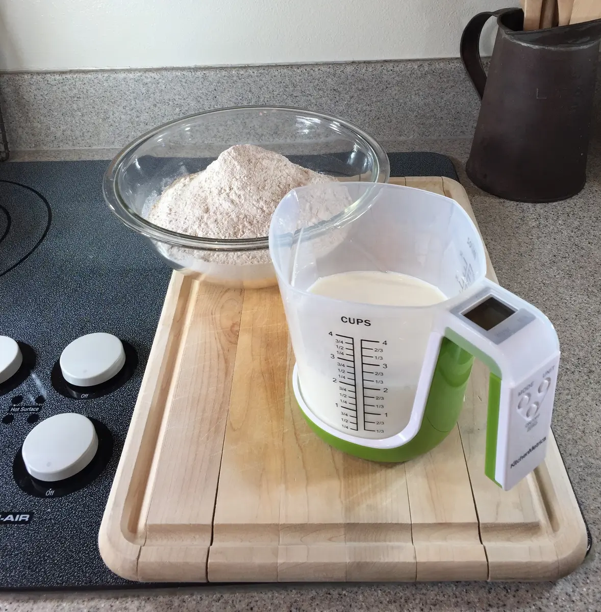 KitchenMetrics Digital Kitchen Food Scale and Measuring Cup Green 1L (33.8 Fl Oz) | Accurate & Easy to Use - view 3
