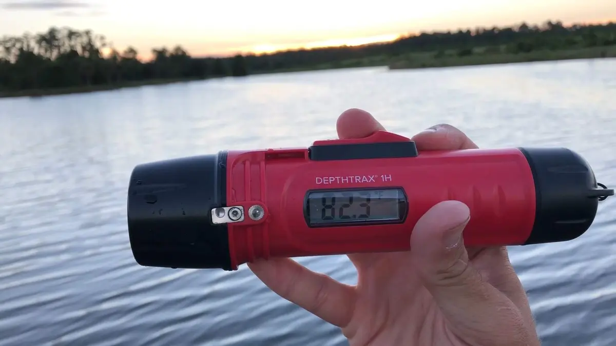 Hawkeye DepthTrax 1H Handheld Sonar with Temperature | 300 Feet Range for Indian Anglers - view 3