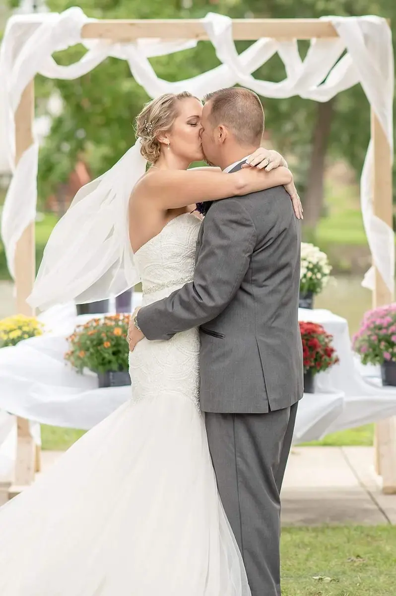 BEAUTELICATE Wedding Bridal Veil with Comb 1 Tier Cut Edge | Elegant 118" Cathedral Length Tulle - view 3
