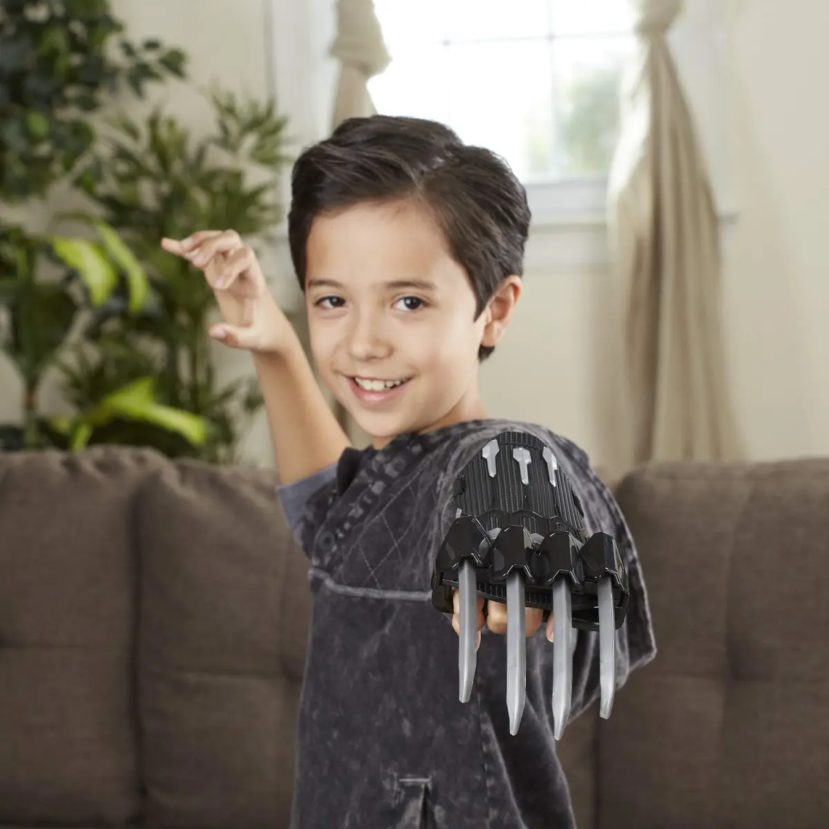 Marvel Black Panther Black Panther Slash Claw | Movie-Inspired Kids Toy with Retractable Claws (Black, Standard) - view 2