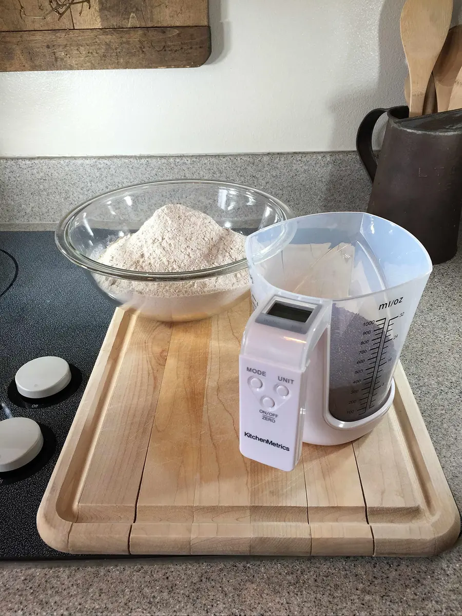 KitchenMetrics Digital Kitchen Scale with 1L Measuring Cup | Accurate Baking & Portion Control - view 2