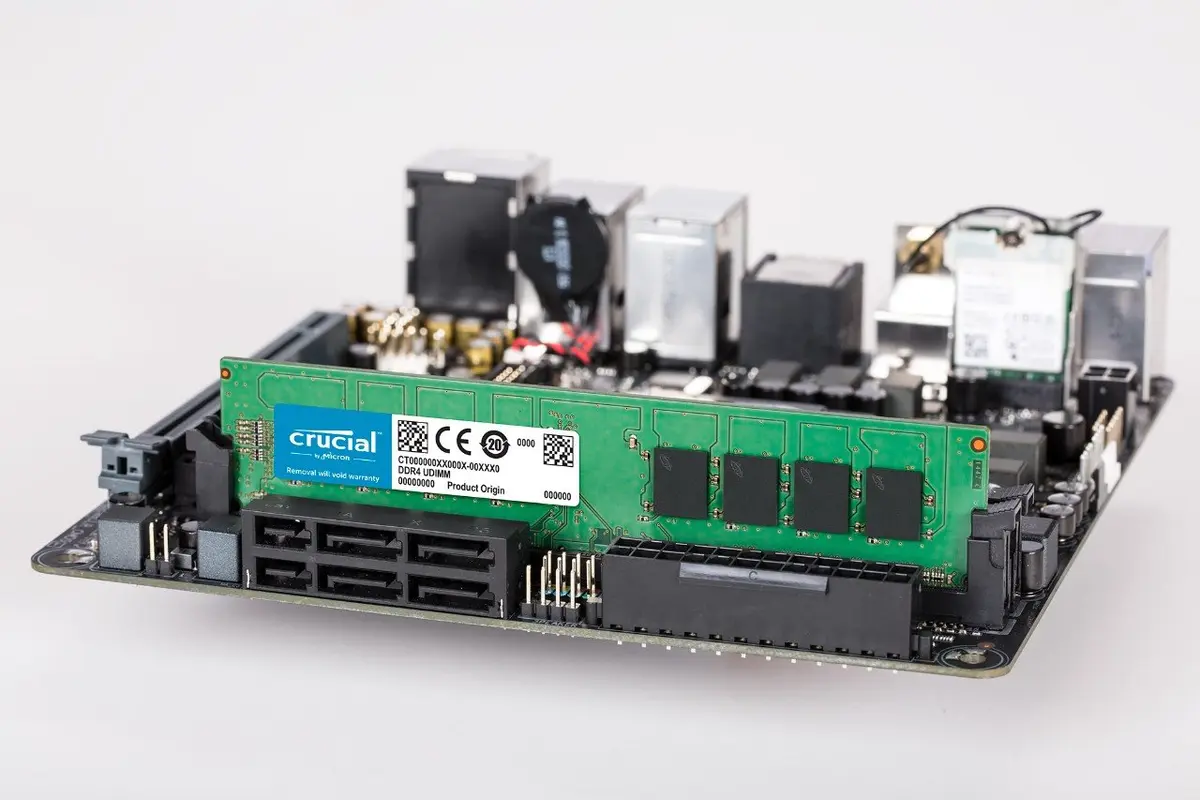 Crucial 32GB Kit (16GBx2) DDR4 DIMM 2666 MT/s | 288-pin Unbuffered Memory for Desktop - view 3
