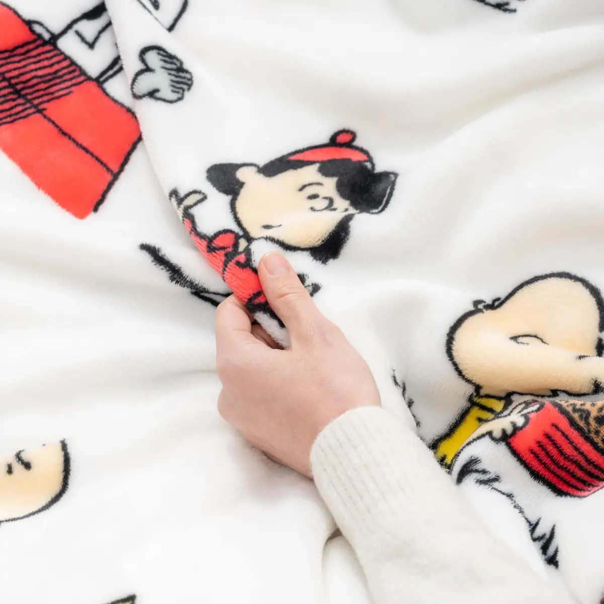 Berkshire VelvetLoft Peanuts Snoopy Plush Throw Blanket 55" x 70" | Soft & Cozy for Peanuts Fans - view 7