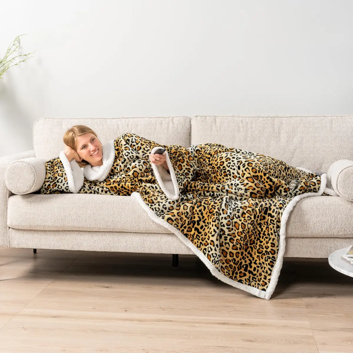 PAVILIA Wearable Blanket with Sleeves & Pocket for Women & Men | Soft Fleece Snuggle Throw with Sherpa Trim, Cozy Couch Robe, Gift Idea (70-120 chars) - view 5
