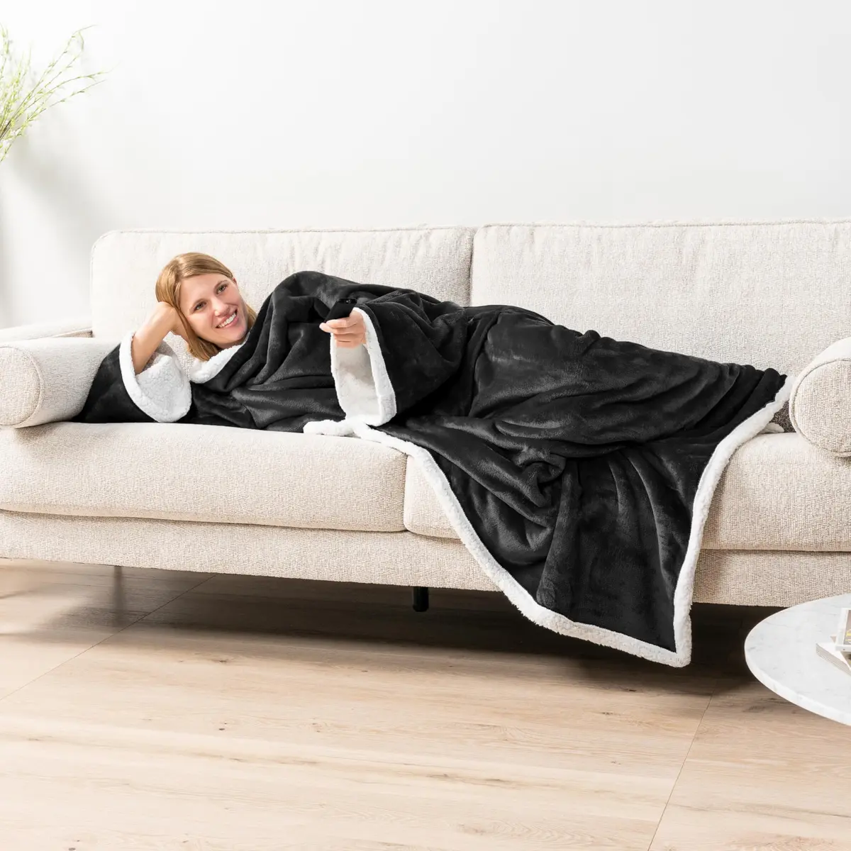PAVILIA Wearable Blanket with Sleeves & Pocket for Women & Men, Soft Fleece Snuggle Throw with Sherpa Trim, Cozy TV Couch Robe, Black 178cm (70") | Keeps Hands Free for Work or Play - view 5