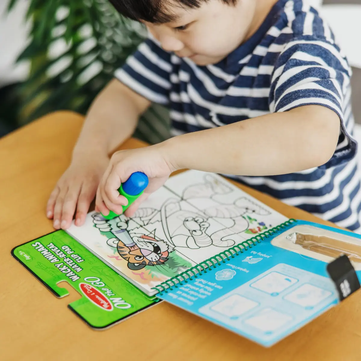 Melissa & Doug On the Go Water Wow! Wacky Animals Flip Pad Activity Book | 4 Reusable Pages & Water Pen - view 7