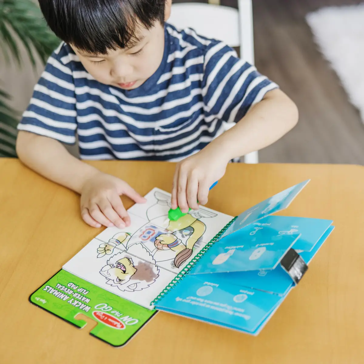 Melissa & Doug On the Go Water Wow! Wacky Animals Flip Pad Activity Book | 4 Reusable Pages & Water Pen - view 2