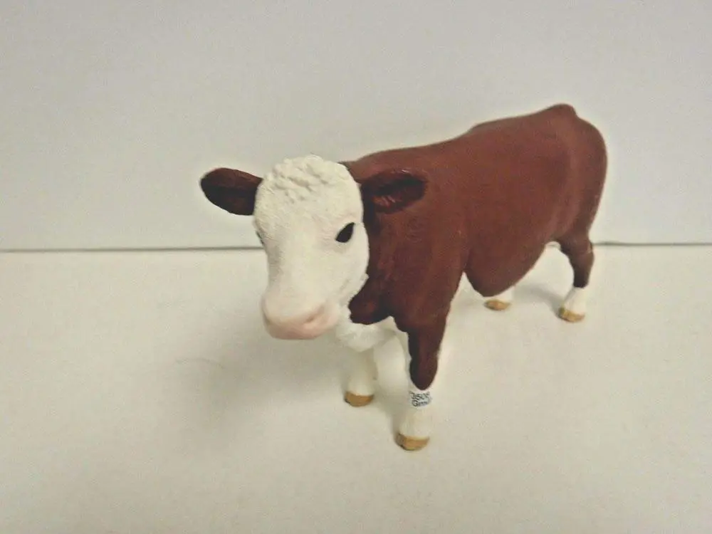 Schleich Hereford Cow Toy Figurine 156 g (5.5 oz) | Realistic Animal Toy for Kids Ages 3+ - view 2