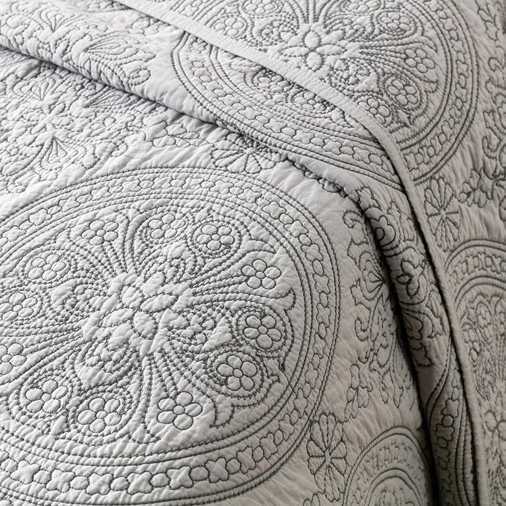 ELEGANT LIFE HOME Reversible Medallion Embroidered Bedding Solid 100% Cotton Quilt - Queen 90 x 95 inches, Gray - view 6