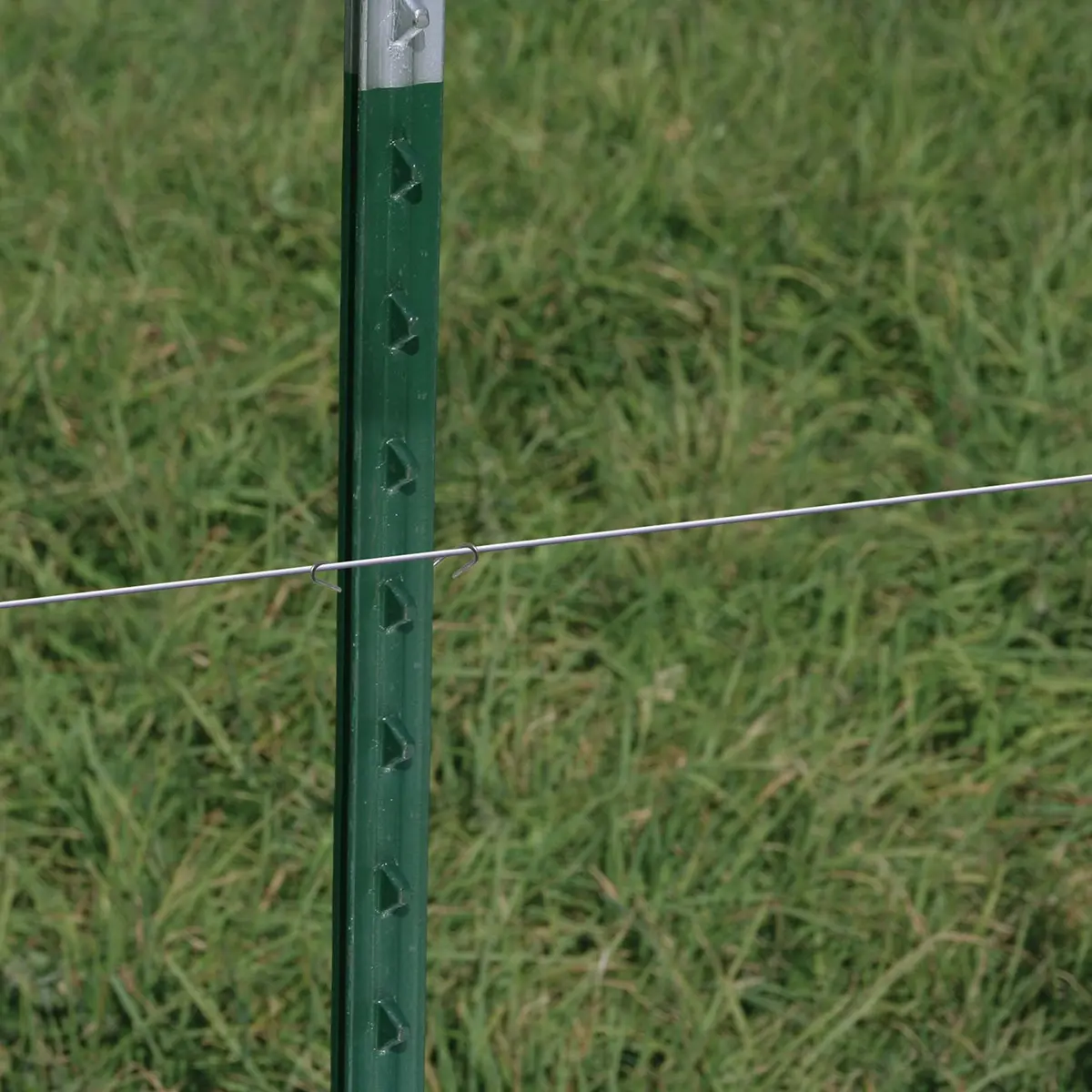 Zareba Systems TPWC100 T-Post Wire Clips 2000 Pack | Secure Fencing Wire to T-Posts - view 3