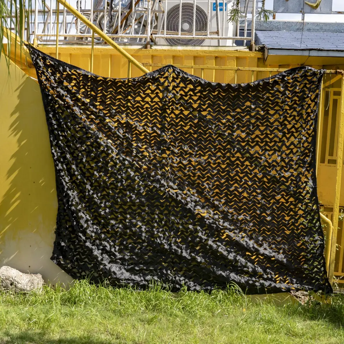 HYOUT Camouflage Netting 2m x 3m (6.5x10ft) Woodland Black | Durable Polyester Mesh for Hunting & Sunshade - view 2