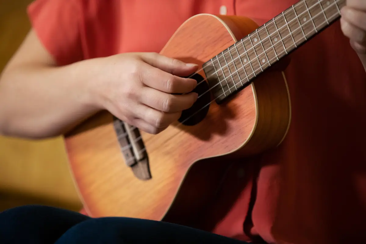 Ortega Guitars Earth Series Concert Ukulele 4-String Acoustic Right Trasparent Sunburst | Open Pore Finish - view 5