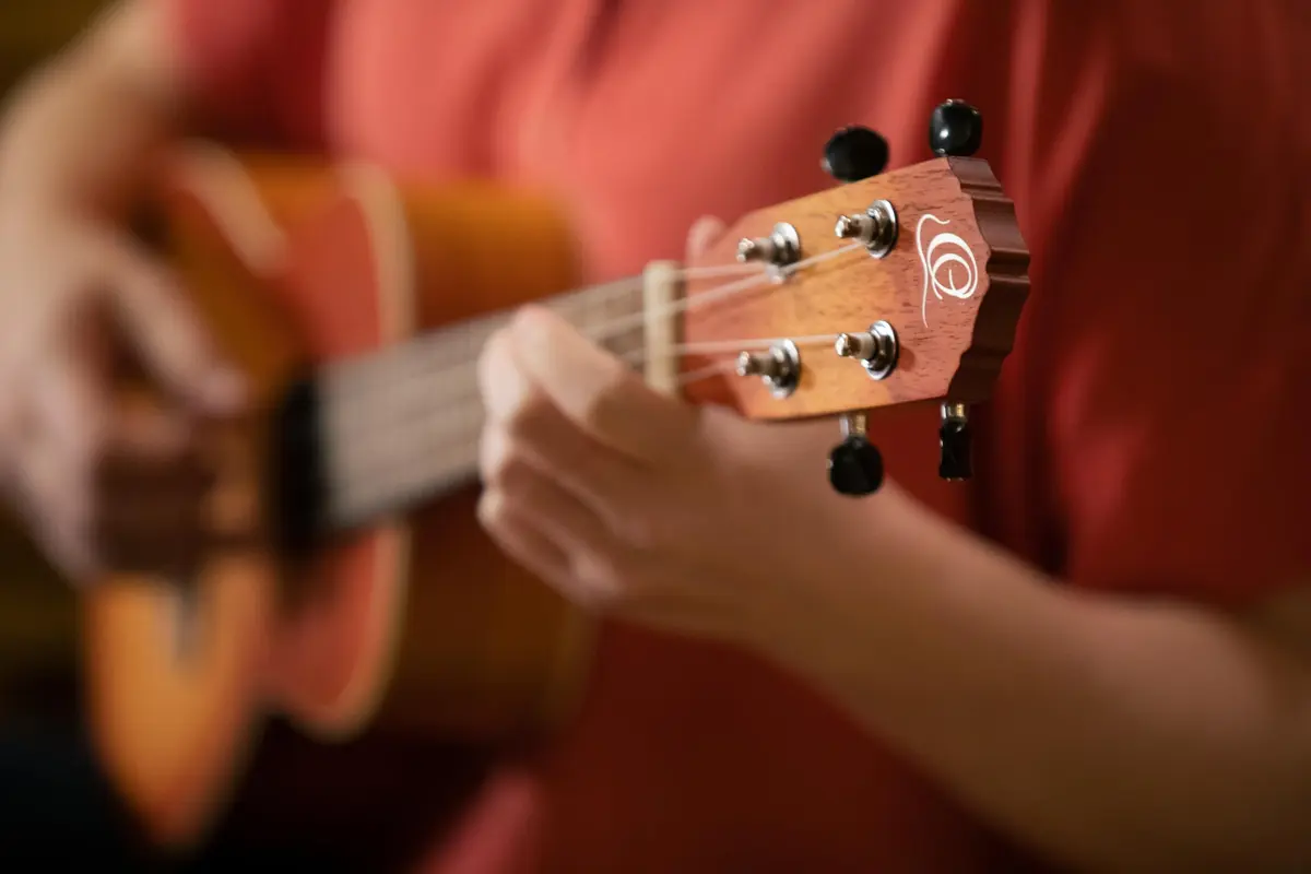 Ortega Guitars Earth Series Concert Ukulele 4-String Acoustic Right Trasparent Sunburst | Open Pore Finish - view 6