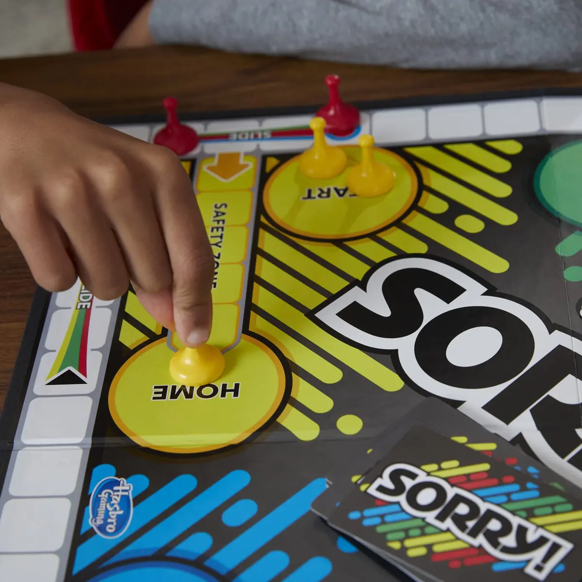 Hasbro Gaming Sorry! Board Game for Kids Ages 6+ | Classic Family Game with 4 Pawns (1-Pack) - view 5
